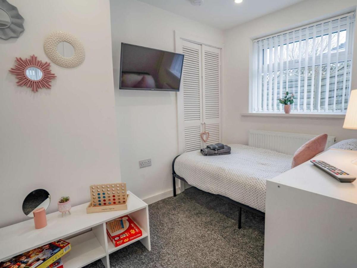 3-Bed 5-6 Berth Modernised Bungalow! Тенби Екстериор снимка