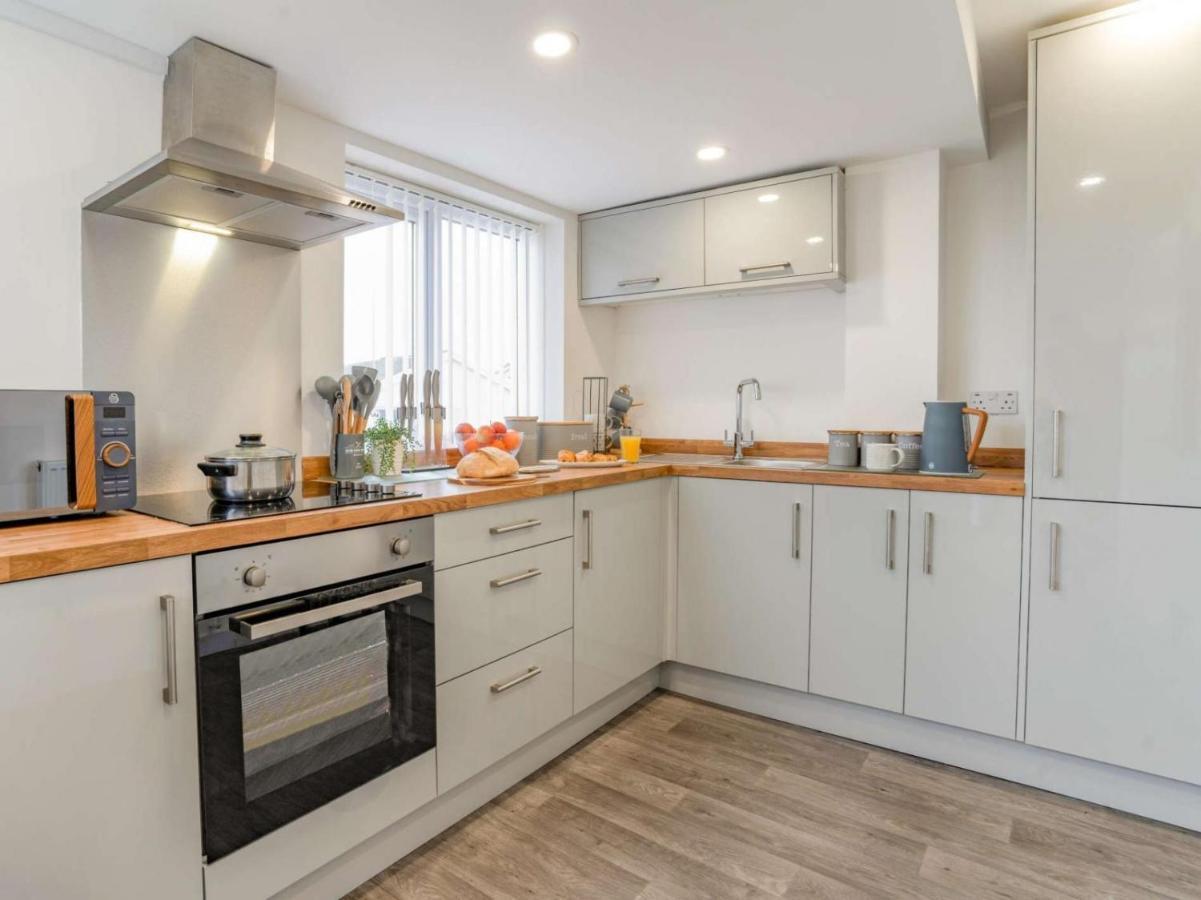 3-Bed 5-6 Berth Modernised Bungalow! Тенби Екстериор снимка