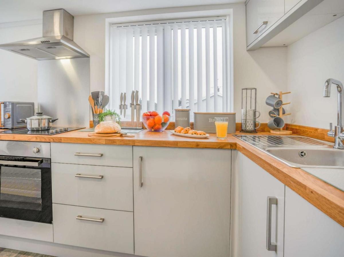 3-Bed 5-6 Berth Modernised Bungalow! Тенби Екстериор снимка