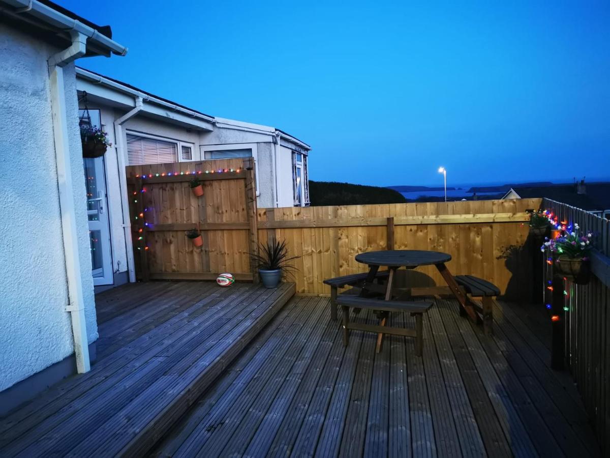 3-Bed 5-6 Berth Modernised Bungalow! Тенби Екстериор снимка